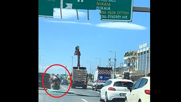 Γερανοφόρο όχημα παρασύρει εναέρια πινακίδα στη λεωφόρο Κηφισού - «Τύχη βουνό» είχαν αναβάτες μηχανής