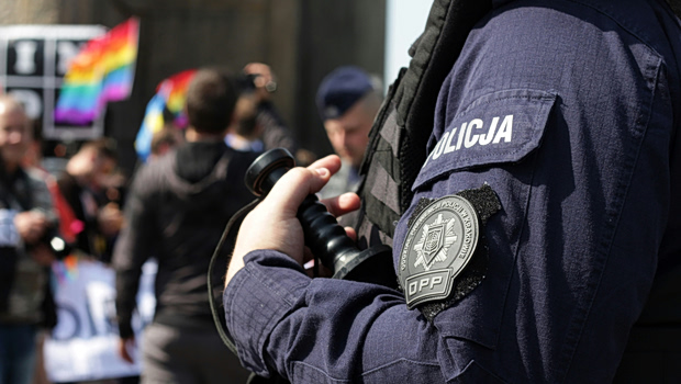 Πολωνία: Εισαγγελική έρευνα μετά από μακάβρια ευρήματα – Λείψανα εμβρύων και ιατρικά απόβλητα βρέθηκαν σε οικόπεδο