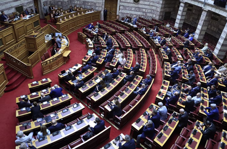 Σκάνδαλο των πολεοδομιών: «Φοβούνται μέχρι και τον ίσκιο τους» λέει η αντιπολίτευση