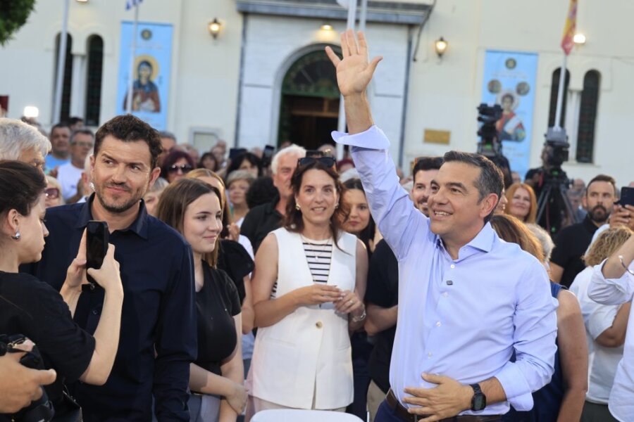 Live: Ο Αλέξης Τσίπρας συνομιλεί με κατοίκους της Νίκαιας στην πρώτη δημόσια εκδήλωση της ΕΛΑΣ