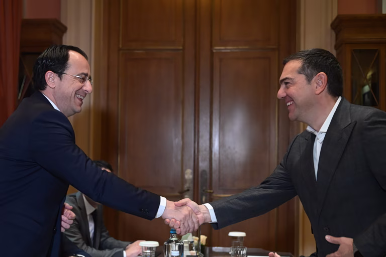 Ο Τσίπρας στη Λευκωσία: Συνάντηση με Χριστοδουλίδη – Κυπριακό και διεθνής συγκυρία στην ατζέντα