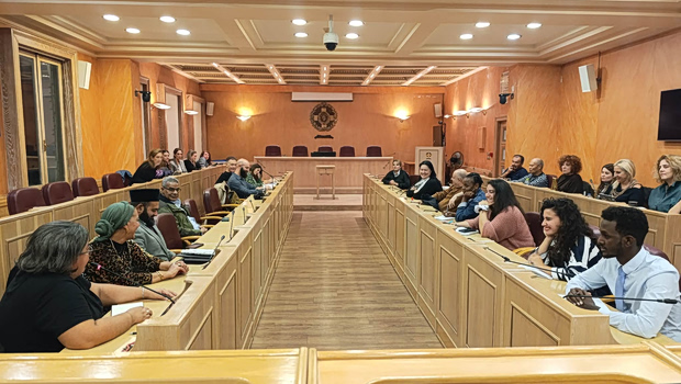 Οι Δήμοι Αθηναίων, Θεσσαλονίκης και Πειραιά κατά του αποκλεισμού των μεταναστών από τα Σύμβούλια Ένταξης