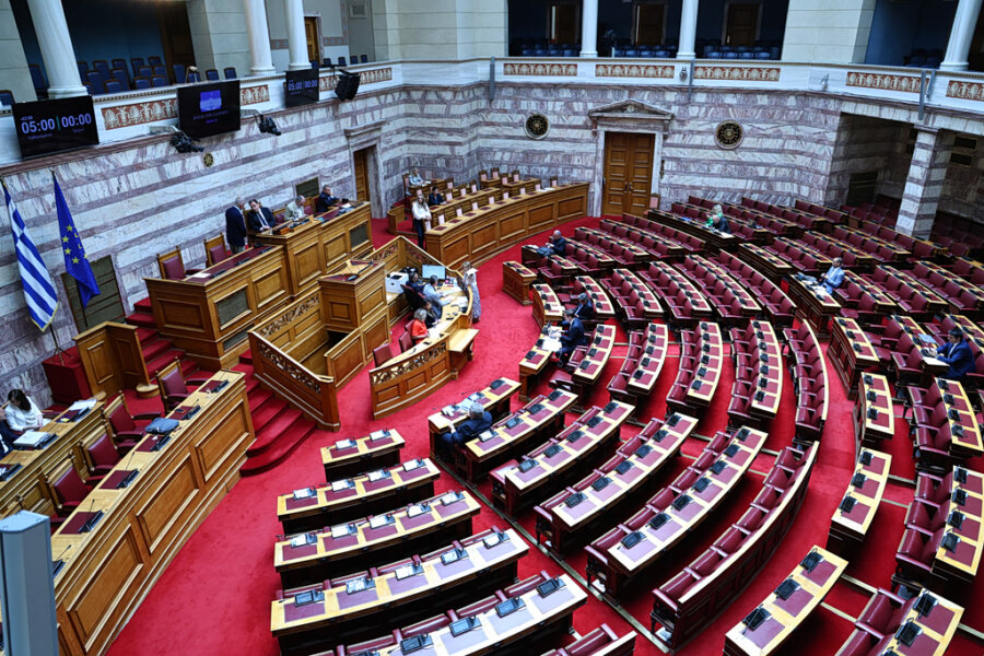 Στη Βουλή τα πρόσθετα μέτρα στήριξης – Τι περιλαμβάνει το πολυνομοσχέδιο για οφειλές, κύρια κατοικία, οικογένειες