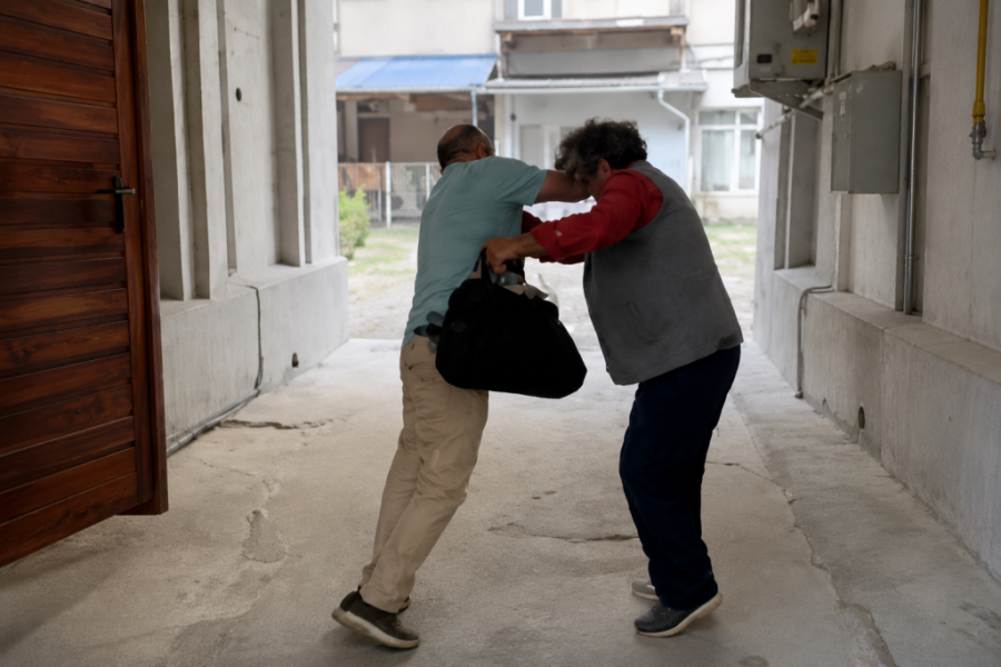 Άγριος ξυλοδαρμός γυναίκας από ιδιοκτήτη εστιατορίου για τη… σκόνη από οικοδομικές εργασίες