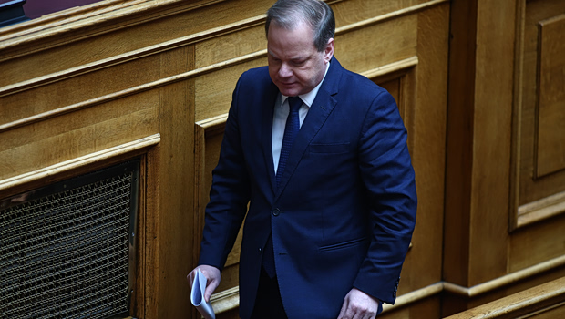 Κατηγορούμενος στη δίκη για τα Τέμπη στρέφεται κατά Καραμανλή - «Είχε εγκληματική γνώση για έλλειψη τηλεδιοίκησης»