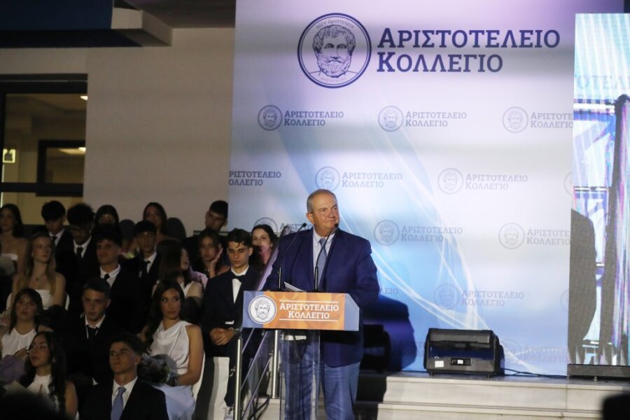 Ο Καραμανλής τεντώνει τα νεύρα στο Μαξίμου