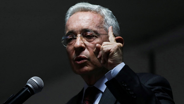 Κολομβία: Δικαστική έρευνα σε βάρος του πρώην προέδρου Ουρίμπε για φερόμενη εμπλοκή του σε σφαγές