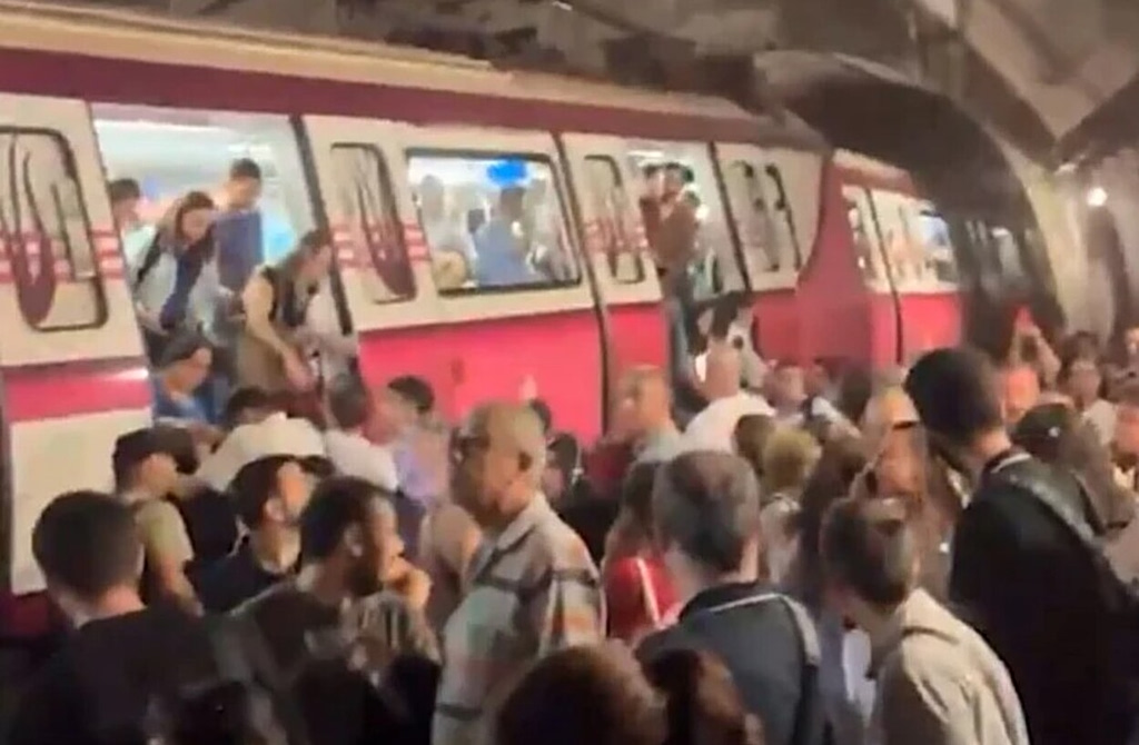Εκτροχιάστηκε συρμός του μετρό στην Κωνσταντινούπολη – Στο νοσοκομείο τρεις τραυματίες (vid)