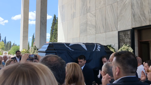 Ανδρέας Μαζαράκης: Το τελευταίο «αντίο» στον δημοσιογράφο - Συνάδελφοι, πολιτικοί και φίλοι στο Α' Νεκροταφείο