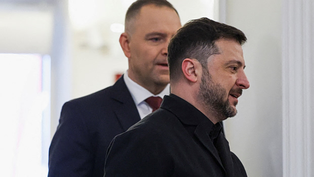 Υψηλόβαθμοι Ουκρανοί αξιωματούχοι επιστρέφουν τις πολωνικές τους διακρίσεις υποστηρίζοντας τον Ζελένσκι
