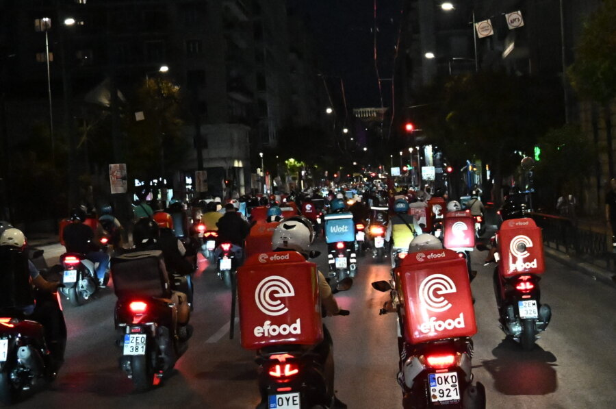 [372480] ΑΠΕΡΓΙΑΚΗ ΣΥΓΚΕΝΤΡΩΣΗ ΚΑΙ ΜΟΤΟΠΟΡΕΙΑ ΔΙΑΝΟΜΕΩΝ ΣΤΗΝ ΑΘΗΝΑ  (ΚΩΣΤΑΣ ΤΖΟΥΜΑΣ/EUROKINISSI)