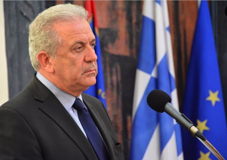 Η ελληνική σκιά του Qatargate: Ο Αβραμόπουλος, τα 75.000 ευρώ και ο έλεγχος για συμμετοχή σε εγκληματική οργάνωση