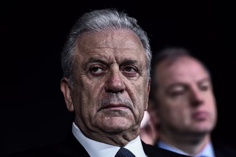 Τι υποστηρίζει ο Δημήτρης Αβραμόπουλος για το Fight Impunity – Ποια ήταν η απάντηση της Επιτροπής στις εξηγήσεις του