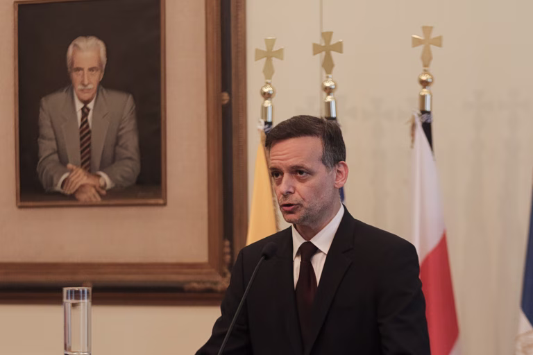 Δούκας κατά Καιρίδη: Ο εκφασισμός της πολιτικής ζωής από τους «άριστους» της κυβέρνησης