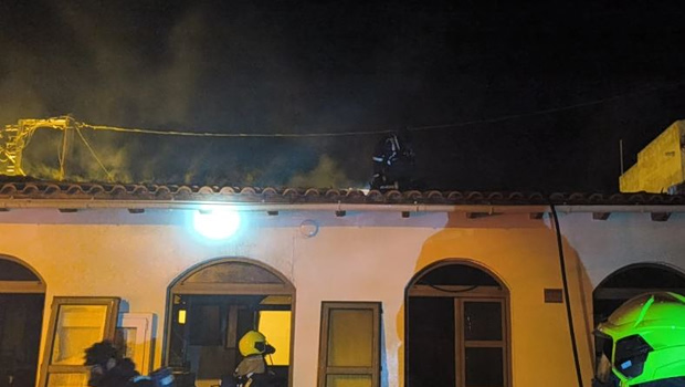 Κρήτη: Φωτιά σε εκκλησία στο Ηράκλειο - Φθορές στη σκεπή και στο εσωτερικό του ναού