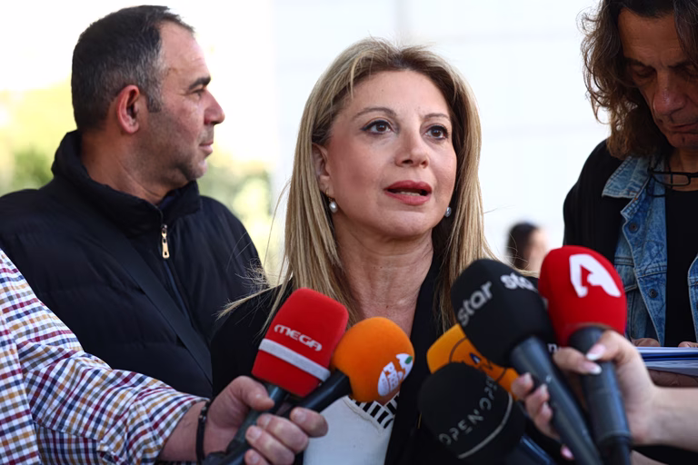Το παρασκήνιο των παραιτήσεων από την Ελπίδα για τη Δημοκρατία, η κόντρα με Καρυστιανού – Γρατσία