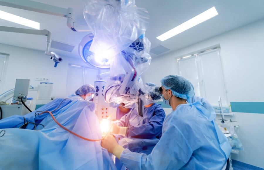 da-vinci-surgeon-xeirourgiki-robotiki