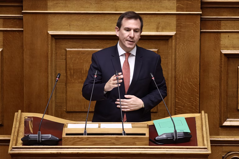 Κώδικας τοπικής αυτοδιοίκησης: Αίτημα αντισυνταγματικότητας κατέθεσε το ΠΑΣΟΚ – «Αλαμπουρνέζικος νόμος», είπε ο Δουδωνής