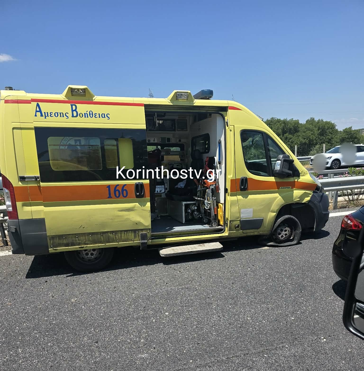Καραμπόλα τεσσάρων οχημάτων και ασθενοφόρου στην Κορίνθου - Τριπόλεως - Αναφορές για αρκετούς τραυματίες