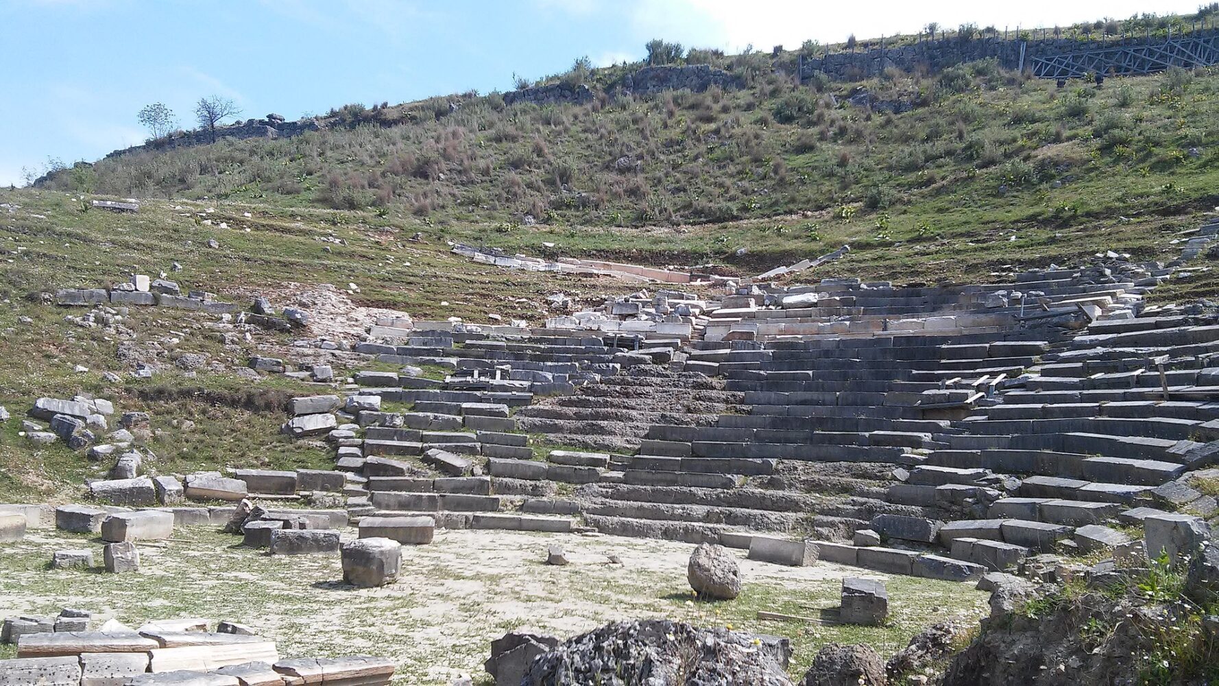 archaio-theatro-gitanon-thesprotia-1778x1000-resized-q82