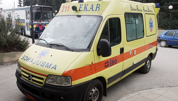 Χαλκιδική: Εκτροπή αυτοκινήτου και διπλή παράσυρση πεζού - Στο νοσοκομείο 33χρονος