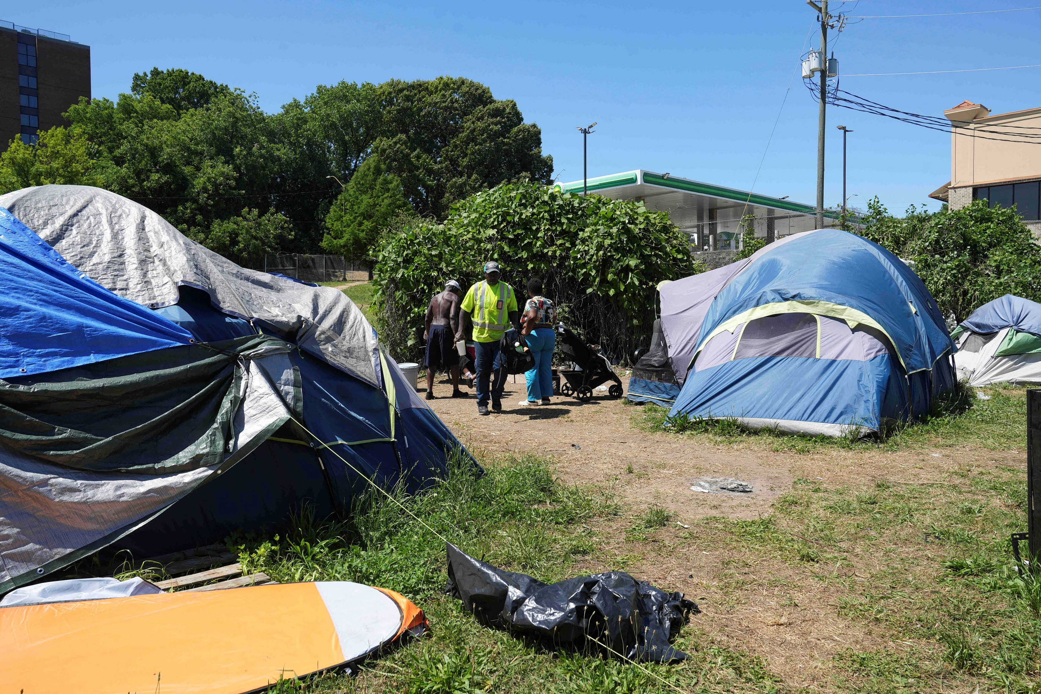 Η Μεγάλη Βρετανία καταργεί νόμο που ποινικοποιούσε την αστεγία και την επαιτεία