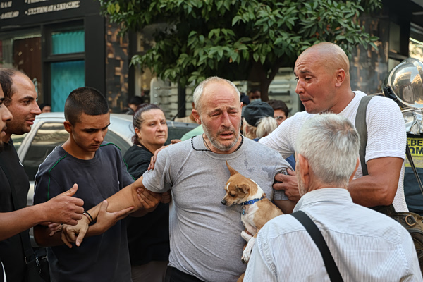 Καλλιθέα: «Την έσωσα τη μάνα σου, μην κλαις» - Η συγκλονιστική μαρτυρία του ντελιβερά που έσωσε την 75χρονη