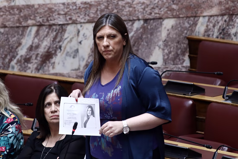 Βουλή: Αγριες κόντρες και επεισοδιακή άρση ασυλίας Κωνσταντοπούλου – Πολιτική δίωξη καταγγέλλει η πρόεδρος της Πλεύσης
