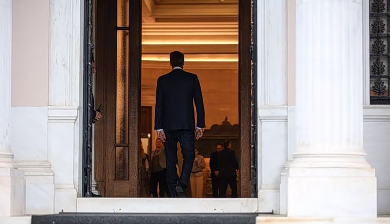 ΠΑΣΟΚ: Θα φτάσει η κυβέρνηση στην ύστατη παρακμή να νομοθετεί καθ’ υπόδειξη καταδικασμένων που εκβιάζουν τον πρωθυπουργό;