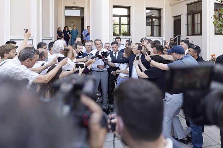 Μητσοτάκης για επιθέσεις σε σπίτια στελεχών της ΝΔ: «Οι δράστες θα αντιμετωπιστούν ως εγκληματίες»