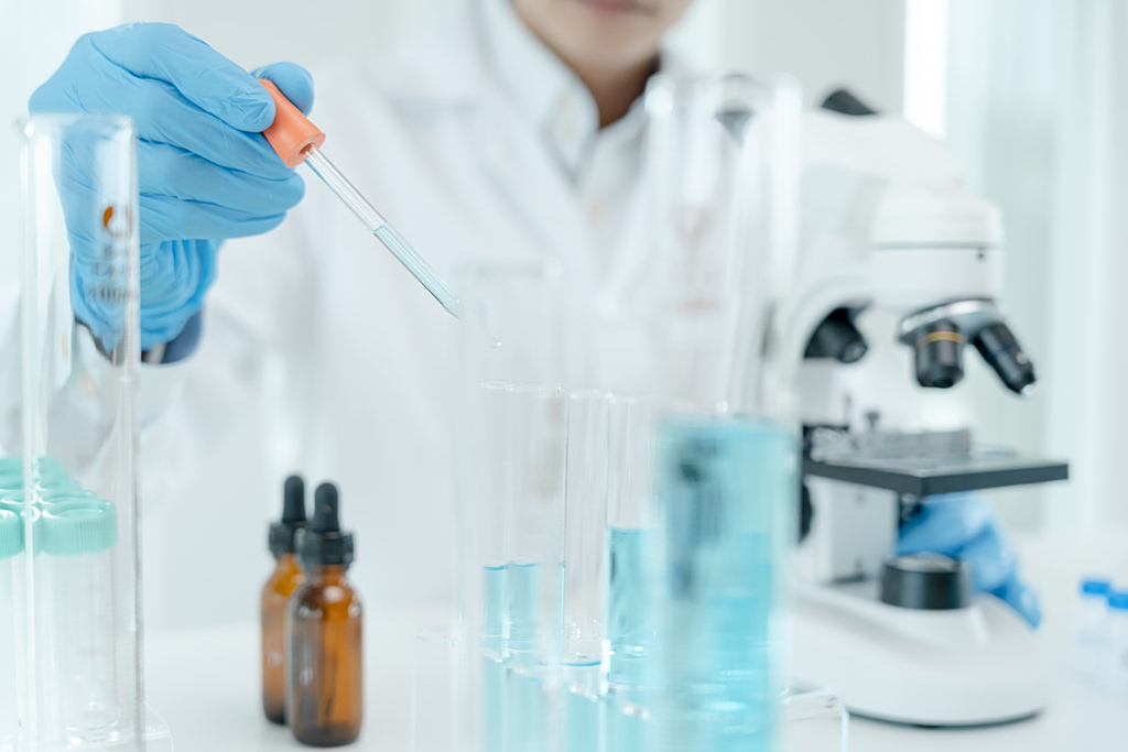 Καμπανάκι για το βακτήριο Vibrio: Επεκτείνεται στις ευρωπαϊκές ακτές – Κίνδυνοι και συμπτώματα