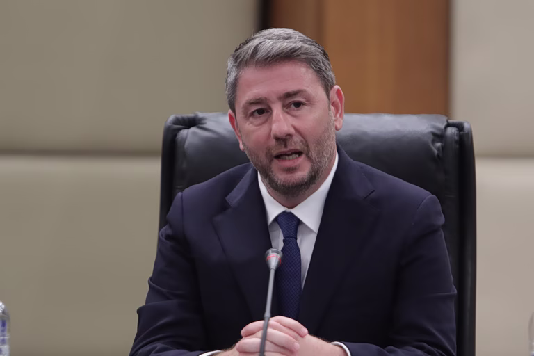 ΠΑΣΟΚ: Ο νέος πόλεμος για το «Ελλάδα 2.0», οι δημοσκοπήσεις και τα μηνύματα Ανδρουλάκη