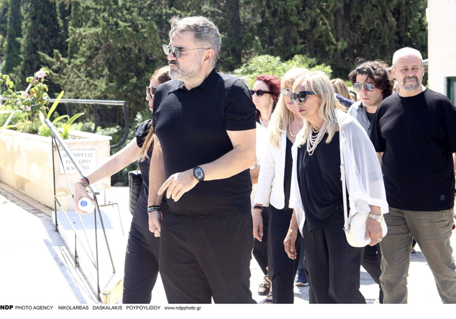 Τζένη Ζαχαροπούλου: Σε κλίμα συγκίνησης το τελευταίο «αντίο» στην ηθοποιό