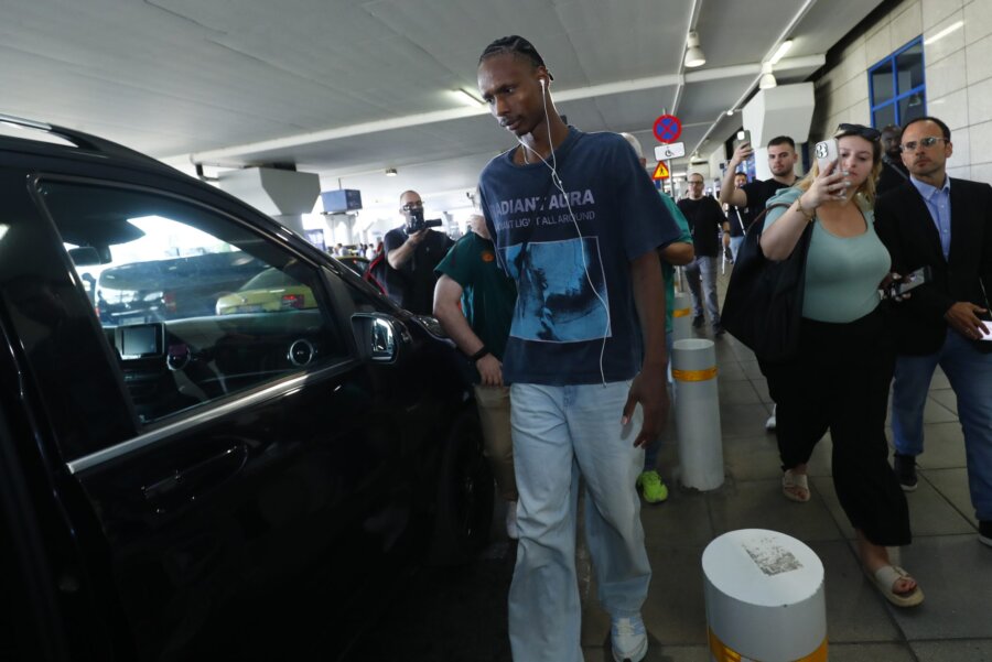 Στην Αθήνα για λογαριασμό του Παναθηναϊκού ο Μπαντιό (pics)