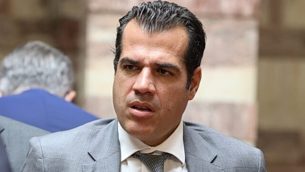 ΕΕΔΑ: Να αποσυρθεί η ΚΥΑ που προβλέπει μπόνους για δικηγόρους εάν επιτύχουν απελάσεις προσφύγων