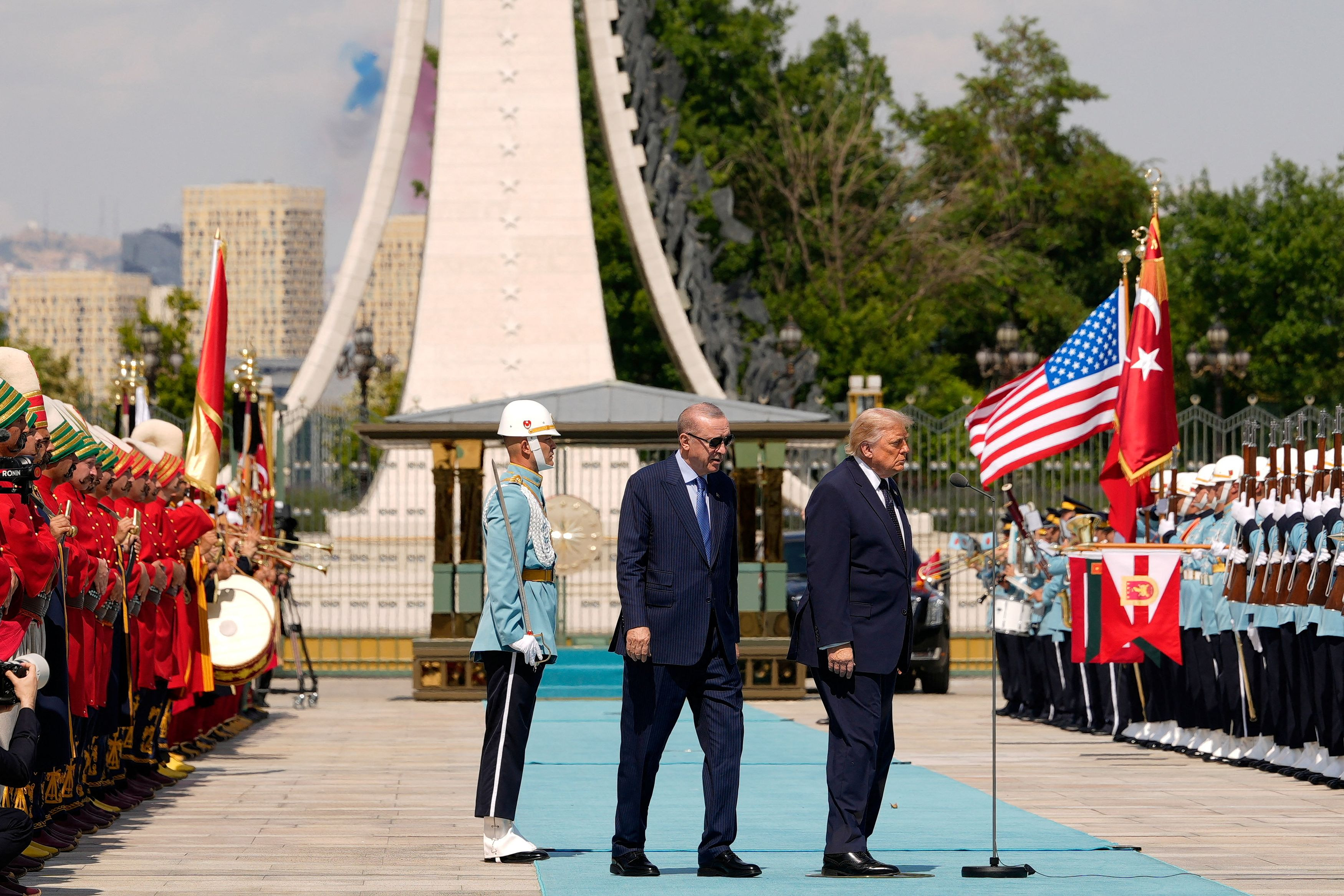 Ο Ερντογάν υποδέχεται τον Τραμπ στην Άγκυρα