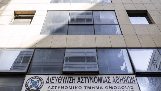 «Πάγωσε, δεν μπορούσε να αντιδράσει» – Η απάντηση της 23χρονης στην πρόταση αθώωσης των δύο αστυνομικών