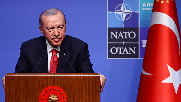 Το... δώρο του Ερντογάν στους ηγέτες του ΝΑΤΟ - Γιατί ο Στάρμερ δεν το πήρε μαζί του