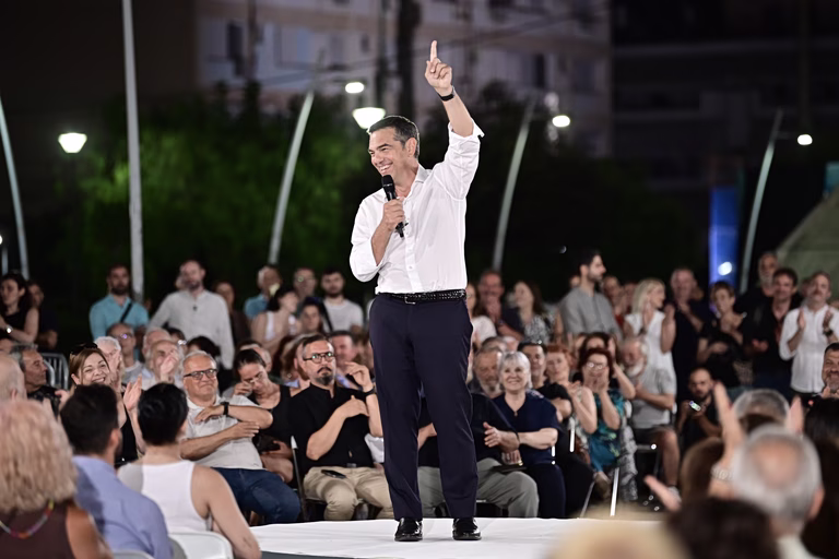 Η πληρωμένη απάντηση του Αλ. Τσίπρα στον Άδωνι και τα… λουλούδια