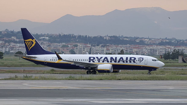 Θεσαλονίκη: Τι λέει η Ryanair για το σπασμένο παράθυρο αεροσκάφους σε πτήση της