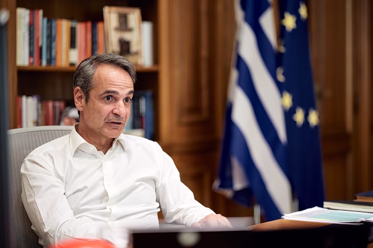 Μητσοτάκης: Αυτοέπαινοι για τις συλλήψεις για Marfin – Πανηγυρισμοί για τη μείωση 10 λεπτών στη βενζίνη