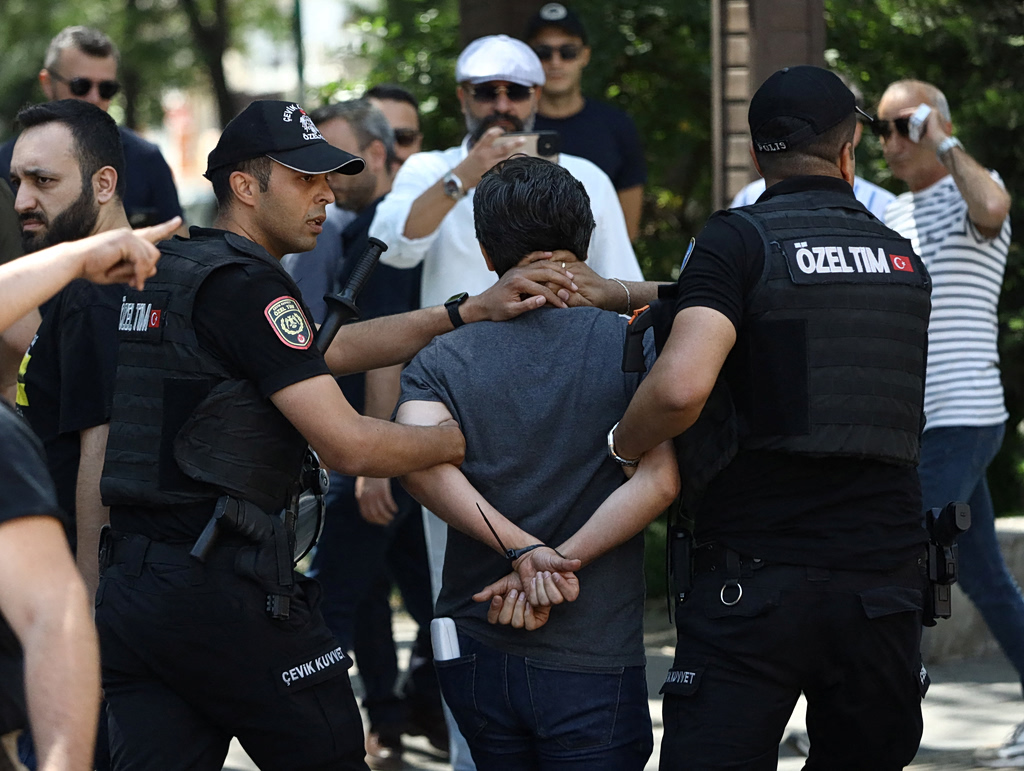 Τουρκία: «Πογκρόμ» με 1.000 συλλήψεις πριν τη δέκατη επέτειο του πραξικοπήματος