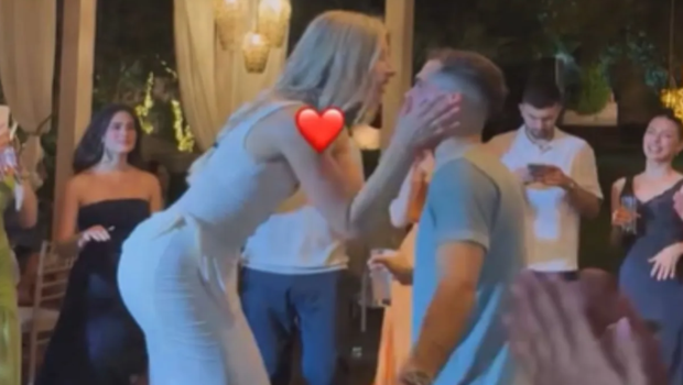 Ο Βασίλης Τολιόπουλος και η σύζυγός του χόρεψαν «πότε Βούδας, πότε Κούδας» στη βάφτιση του γιου τους (vid)