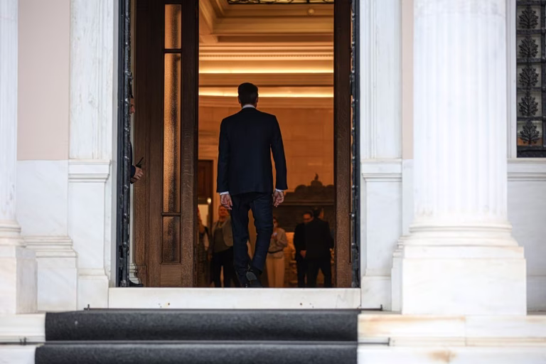 Με υποβάθμιση της νέας βόμβας Ντίλιαν και επιθέσεις σε Κεσσέ και Σαμαρά το Μαξίμου προσπαθεί να ξεφύγει από τις υποκλοπές