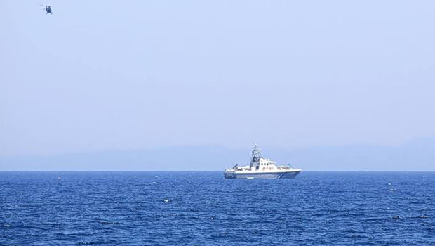 Θεσσαλονίκη: Μεγάλη επιχείρηση για αγνοούμενο ψαρά στην Επανομή - Ανετράπη το σκάφος, διασώθηκε η σύζυγός του