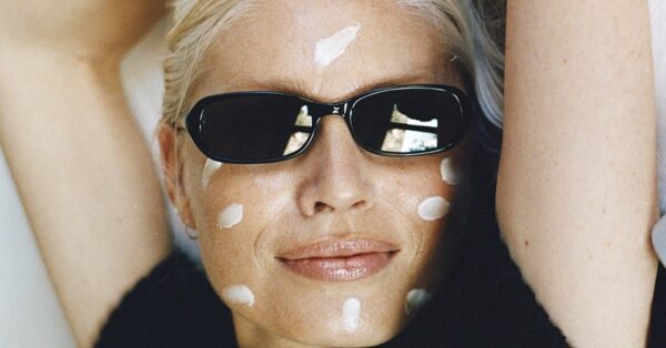 Η αντηλιακή προστασία δεν σταματά στο SPF: 9 συνήθειες που αξίζει να υιοθετήσετε