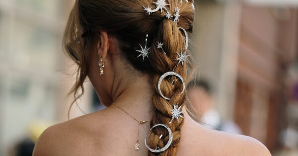 Hair Inspo: Οι πλεξούδες συνεχίζουν να είναι το αγαπημένο μας καλοκαιρινό χτένισμα