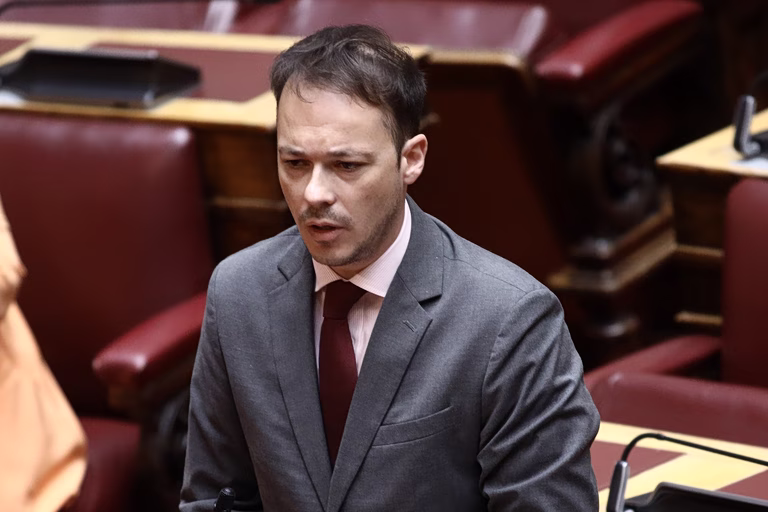 Ανεξαρτητοποιήθηκε από τον ΣΥΡΙΖΑ ο βουλευτής Μίλτος Ζαμπάρας