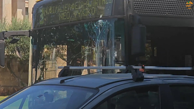 Βίντεο-ντοκουμέντο από τη στιγμή της σύγκρουσης του λεωφορείου με το τρόλεϊ στην Πανεπιστημίου
