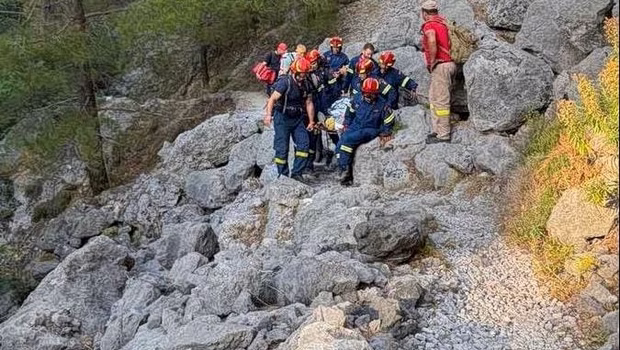 Ικαρία: Γαλλίδα τουρίστρια έπεσε σε γκρεμό - Απεγκλωβίστηκε τραυματισμένη
